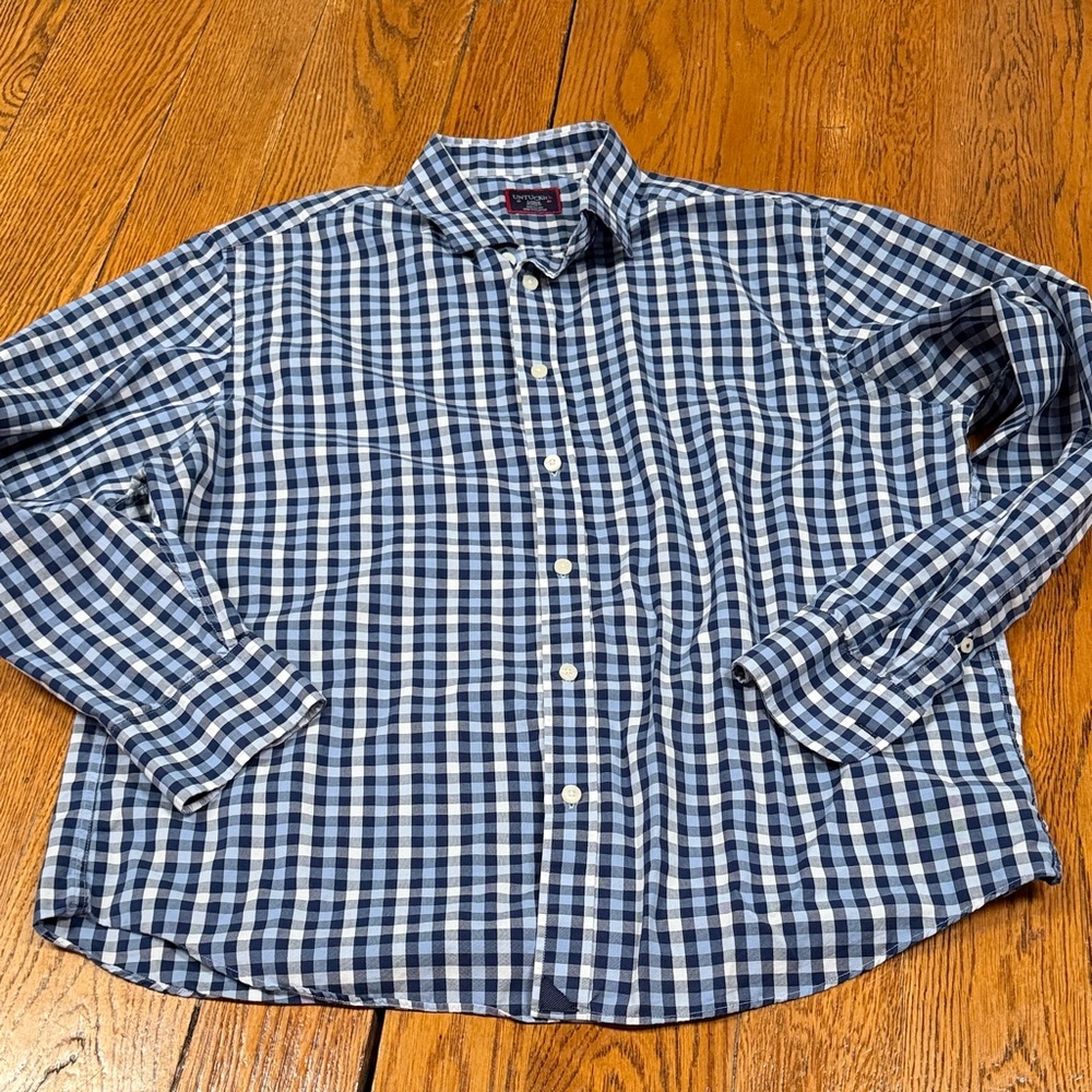 UNTUCKit Artezin blue/white check men’s shirt. Size Large. Excellent condition.
